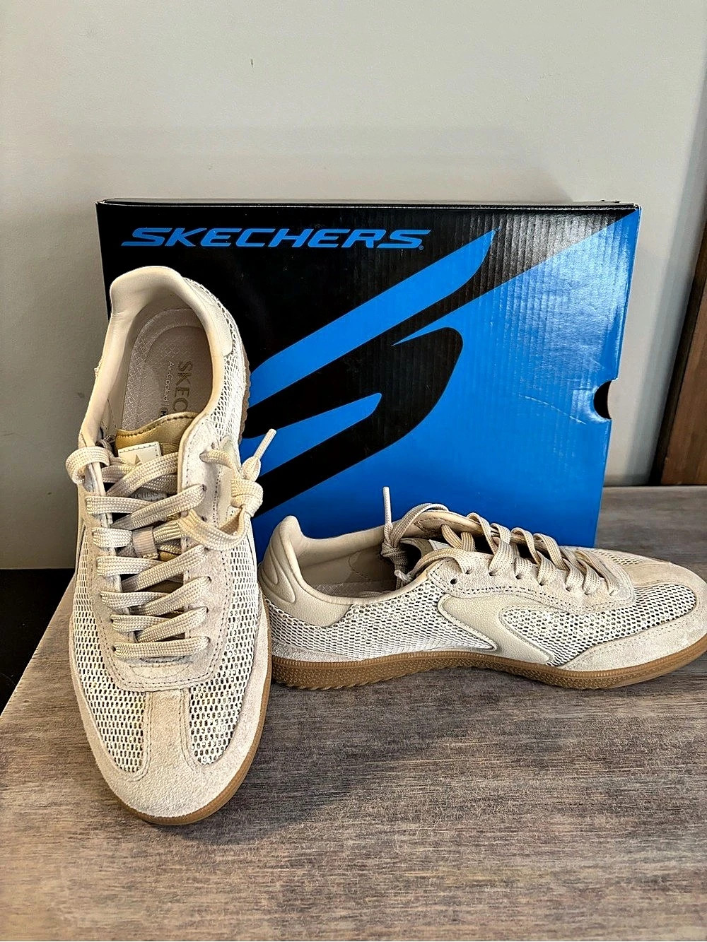 Skechers Hands Free Slip-ins: Retro Lite - Oshare Sneakers White & Brown